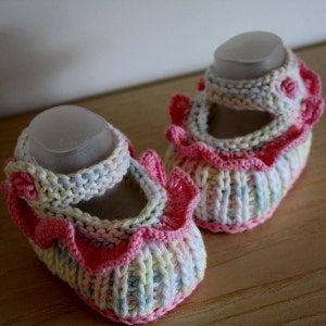 Knitting Pattern Baby Booties with Flounce 0-6 month cotton image 3