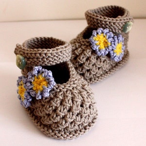 Knitting Pattern (PDF file) Forget-Me-Not Baby Shoes (0-6/6-12 months)