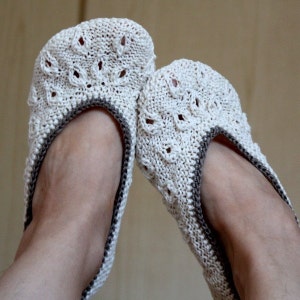 Knitting Pattern (pdf file) - Home Slippers Vanilla (Adult sizes)