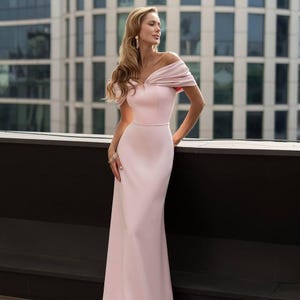 Chic powder pink off shoulder evening gown – elegant bardot maxi dress in satin crepe for wedding guest, prom, bridesmaid and formal events