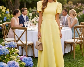 Robe midi jaune pour invitée à un mariage — Élégante robe en crêpe citron avec manches bouffantes, coupe ajustée et évasée minimaliste pour les mariages ou les fêtes