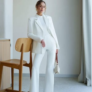 Brauthosenanzug aus Premium Crepe mit strukturierter Jacke und Hose mit weitem Bein – ein schicker Hochzeitsanzug für die standesamtliche Trauung oder formelle Anlässe