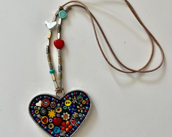 Handgemachter Mosaik Herz Anhänger, Millefiori, Hippie, tragbare Kunst, Leder, Herzen, Blumen, boho, handcrafted, Camilla Klein, micro Mosaic