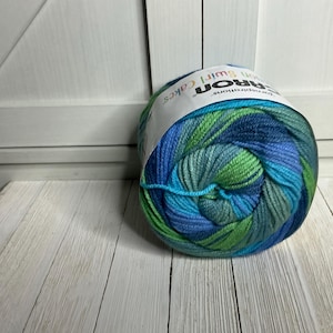 Caron Cinnamon Swirl- bay