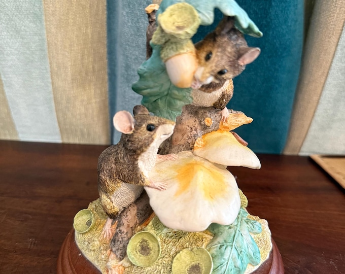 Border Fine Arts “Woodland Feast” Figurine – Handmade in Scotland – Country Mouse & Acorn Scene – Vintage 1991