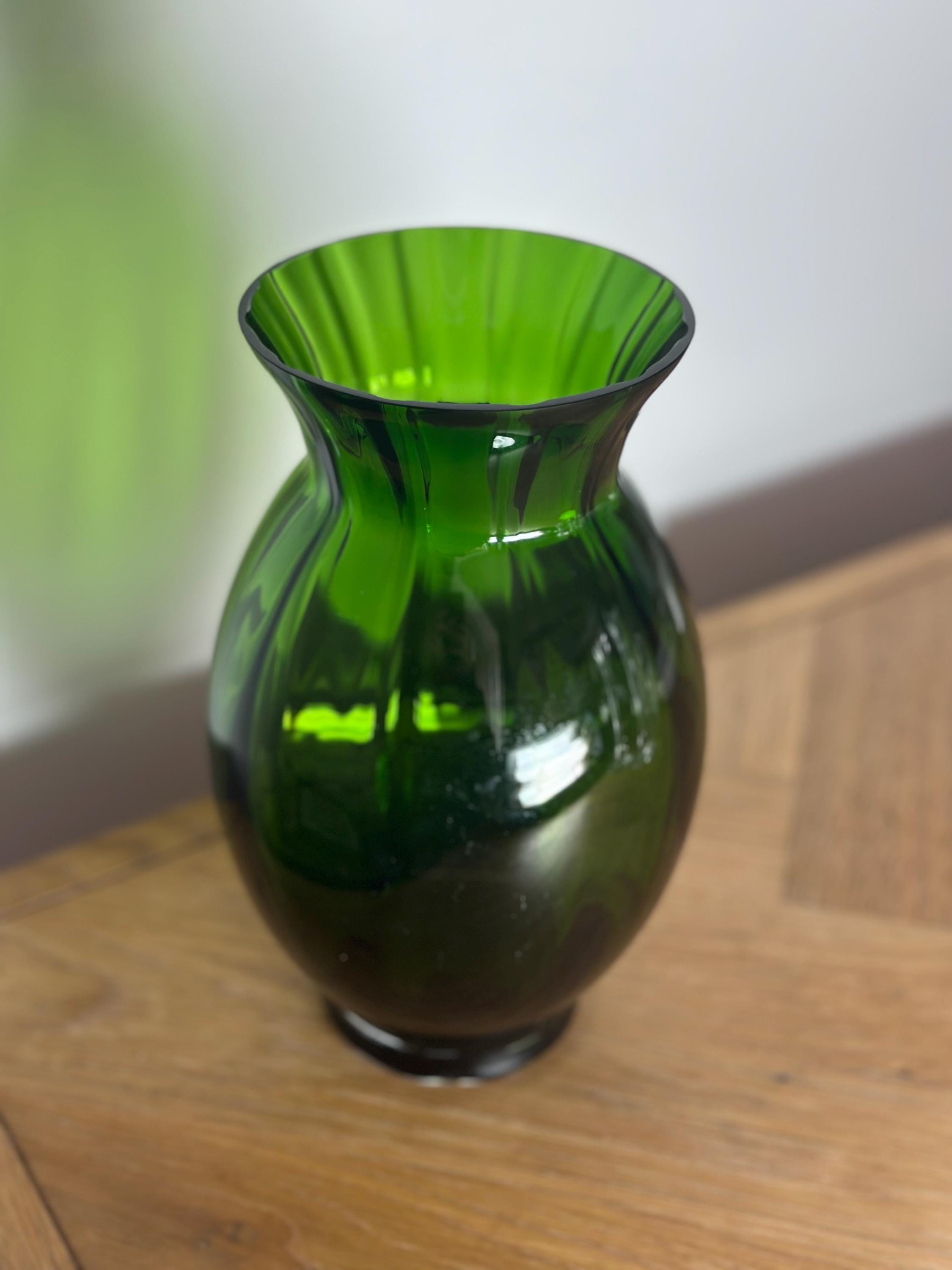 Vintage Green Art Glass Vase – Handblown Emerald Green Bulbous Vase – Mid Century Style – Statement Home Decor – Retro Glassware