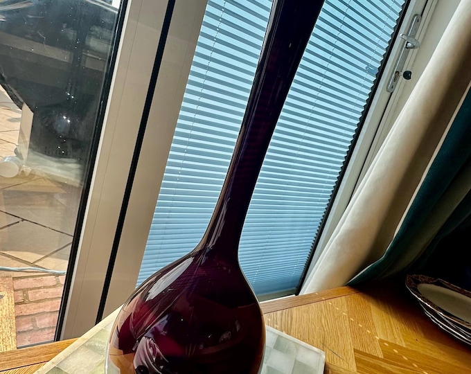 Vintage 1950s Gullaskruf Amethyst Glass Vase – Onion Shape with Tapered Neck