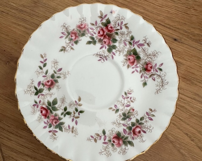 ROYAL ALBERT “Lavender rose” Bone china plate - Vintage English Rose Pattern with Gold Trim
