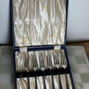 Vintage Silver Plated Dessert Forks Set of 6 in Original Box  EPNS Cutlery