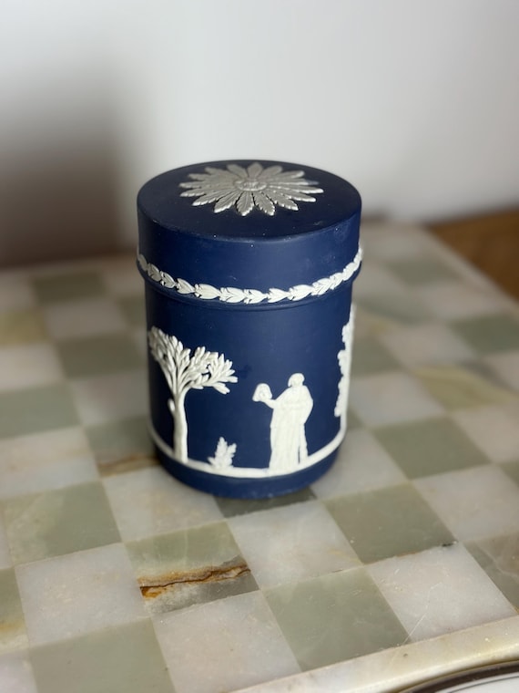 1974年製 ウェッジウッド ブルージャスパーウェア 蓋付き瓶