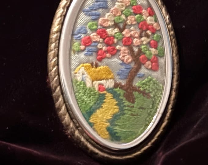 Vintage 1930s Embroidered Cottage Brooch – Hand Stitched Country Scene Under Glass, Silver Tone Frame