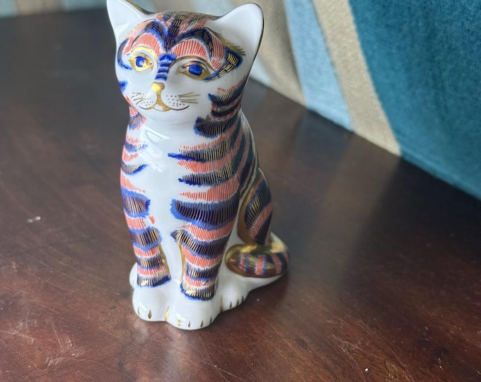 Royal Crown Derby Imari Cat Figurine  Vintage Bone China Paperweight with Silver Stopper