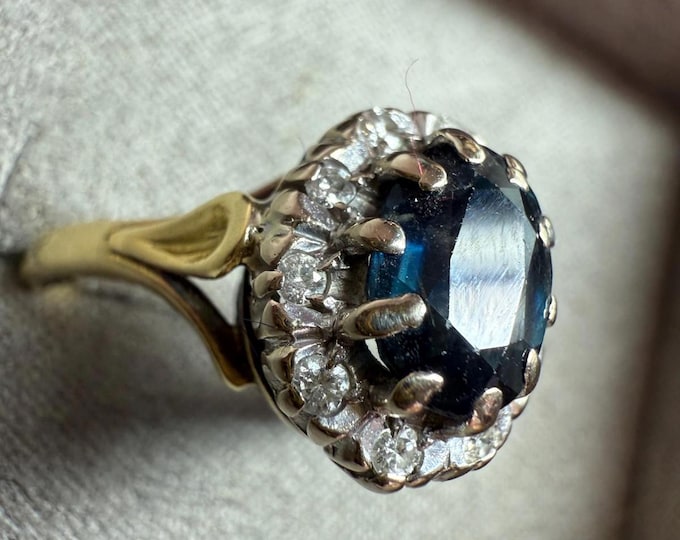 SALE Vintage 18ct Gold Sapphire Diamond Ring 1ct Sapphire 1973 White Gold Halo