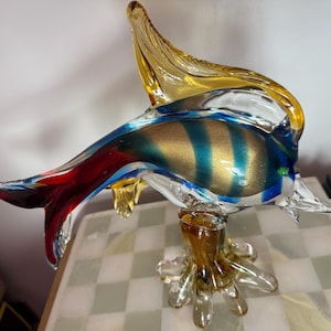 Murano Hand-Blown Glass Fish Sculpture – Mid Century Venetian Sommerso Figurine with Gold Foil Label – Italian Art Glass Collectible