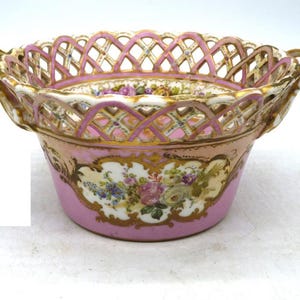 Antique Sèvres Porcelain Centerpiece (1753) – Hand-Painted & Gilt Rococo Dish