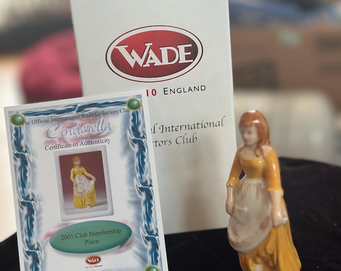 Vintage Wade Cinderella Figurine: 2001 Collectors Club Edition with COA & Box