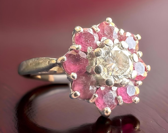 Vintage 18ct Gold Ruby & Diamond Cluster Ring -Hallmarked - London - 1981 Size M