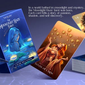 Może przedstawiać: Niebieski zestaw kart tarota "The Moonlight Haze" z ilustracją kobiety w wodzie. Karta "Seven of Cups" i inne karty są wyświetlane. Tekst na pudełku brzmi "A 78-CARD DECK & GUIDEBOOK". Obraz zawiera tekst o tarocie.