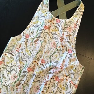 Wildflower Plus Size Cross-back Apron……fits med to 2X