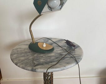 Vintage bureau-/wandlamp met flexibele arm – Groen en goudkleurig messing – Verstelbare kap – Notarisstijl – Frankrijk, jaren 1950-1960