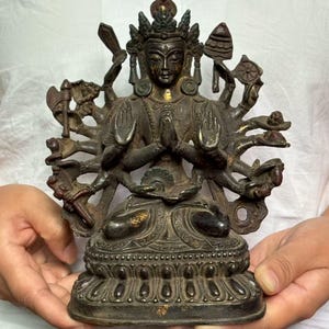 Tibetan Vintage Thousand Armed Guanyin Statue, Thousand Hands Quan Yin Buddha Statue Buddhist Avalokiteshvara Kuanyin goddess home ornaments