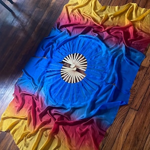 Paradiesvögel Seide Schleier Fans • Blau + Rot + Gold handgefärbte Habotai Seide • Natürliche Bambusstäbe • Auf Bestellung • Festival Flow Silks