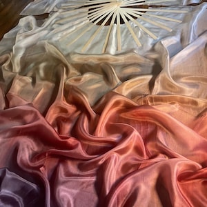 Desert Rose Seidenschleier Fächer • Elfenbein + Gold + Pfirsich Handgefärbte Habotai Seide • Natürliche Bambusstäbe • Auf Bestellung • Festival Flow Silks