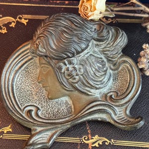 Antique Art Nouveau Cast Metal Inkwell with Woman&#39;s Head Design, 1900-1920s