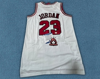 Jordan #23 Signed Bulls White Jersey - Autograph with BAS COA