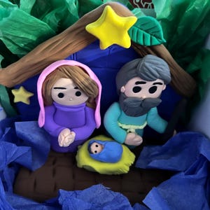 Ręcznie wykonana gliniana szopka – zestaw miniaturowych figurek Świętej Rodziny | Dekoracja szopki bożonarodzeniowej | Wyjątkowy prezent religijny