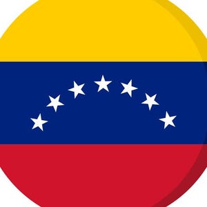 Peut inclure: Un graphique circulaire du drapeau vénézuélien, avec une bande supérieure jaune, une bande centrale bleue avec sept étoiles blanches et une bande inférieure rouge. Le mot "DOWNLOAD" est au-dessus du drapeau, et une barre noire avec le texte blanc qui dit "SVG-PNG-JPG-PDF-EPS-AI" est en dessous.