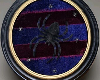 ¡ARAÑA, ARAÑA! - Decoración de pared gótica negra y morada
