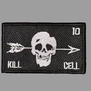 Puede incluir: Parche rectangular negro con diseño bordado en blanco. Una calavera atravesada por una flecha está centrada, con las palabras "KILL" y "CELL" a cada lado. El número "10" está en la esquina superior derecha.