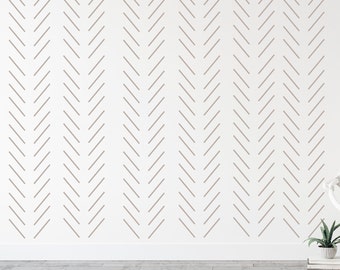 Puede incluir: Una pared blanca con un patrón repetitivo de líneas diagonales marrones que crean un diseño de chevron.
