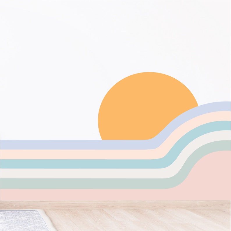 Puede incluir: Un adhesivo de pared con un dise&ntilde;o de puesta de sol estilizado. El adhesivo presenta un gran sol naranja con una serie de l&iacute;neas curvas en tonos de azul, rosa y verde, que se asemejan a olas.