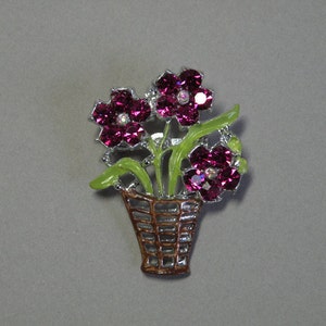 Fuchsiakleurige bloemenbroche