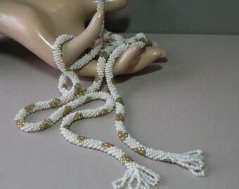 Collar de lazo con flores vintage