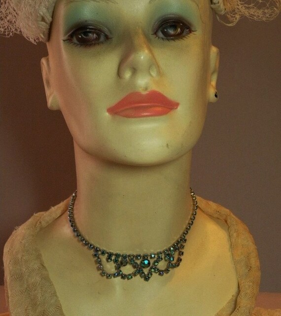 Vintage Emerald Iris Necklace - image 4