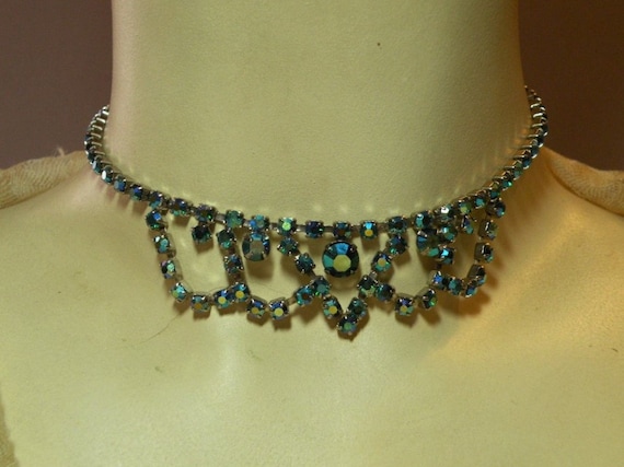 Vintage Emerald Iris Necklace - image 2