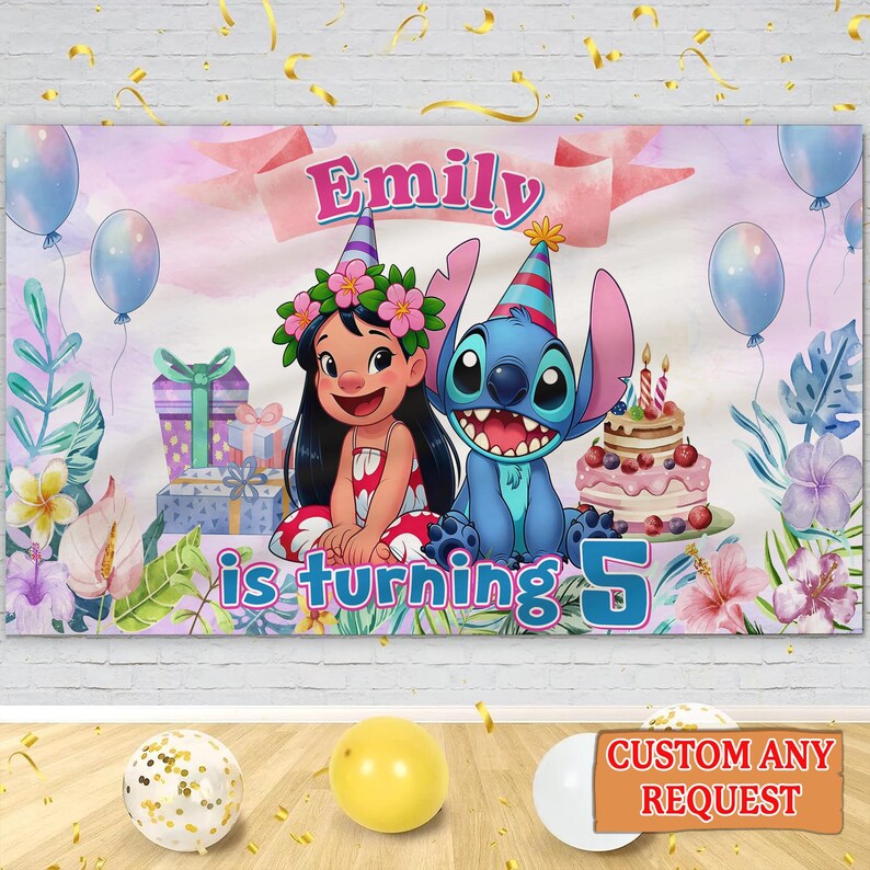 K&ouml;nnte beinhalten: Personalisierte Geburtstagsbanner mit Lilo und Stitch, mit dem Text "Emily wird 5". Das Banner enth&auml;lt ein rosa Band, Luftballons und eine Geburtstagstorte. Der Hintergrund zeigt Blumen- und Geschenkbox-Illustrationen.