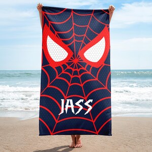 Puede incluir: Un letrero de madera r&uacute;stica con la frase "Welcome to our home" en letras blancas. El letrero presenta un acabado envejecido y un dise&ntilde;o sencillo y acogedor, perfecto para un porche o entrada.