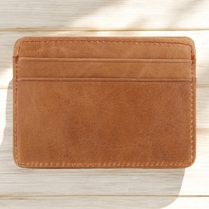 Tarjetero de piel hecho a mano: cartera fina con dos ranuras para tarjetas y compartimento para billetes / Unisex / Regalo perfecto