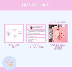 Pu&ograve; includere: Un pacchetto di design grafico rosa con tre elementi: un file di taglio SVG, istruzioni laser e una foto con licenza commerciale. Il testo "FILES INCLUDE:" &egrave; in alto. Il pacchetto include una borsa tote rosa con un ciondolo.
