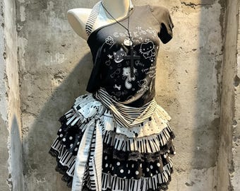 Black Kitty Asymmetrisches Neckholder Top Piano Key Rüschen Tiered Mini Rock 2 Stück Alt Goth Y2K Coquette Outfit Set