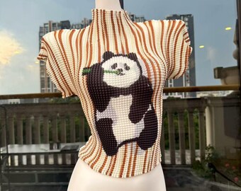 Top plissettato con stampa panda in stile vintage: streetwear Y2K fatto a mano