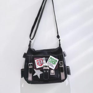 Einzigartige Retro Stil Patches Tasche Trendy Umhängetasche Crossbody Tasche Tägliche Schultertasche Schultasche Geschenk Goth Messenger Bag Für Frau Mann