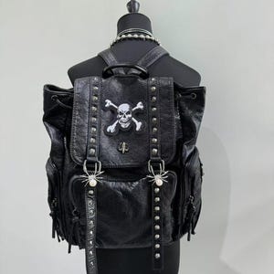 Sac à dos unique avec écusson gothique tête de mort Y2k cartable noir à la mode sac à dos quotidien sac d'ordinateur portable sac à dos en chaîne en cuir cadeau au choix sac à dos unisexe