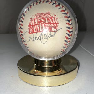 Derek Jeter signierte New York Yankees Rawlings handsignierte Baseball in Schutzhülle w / Ständer w / COA (2000 All-Star Game) - 700