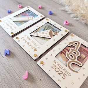 Geldgeschenk zur Einschulung | Holz Karte mit Ausschnitt für Geldschein | Geschenkidee Schulanfang | wählbar: ABC, Stift oder Schultüte
