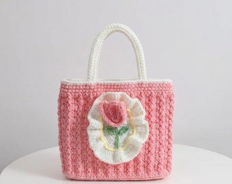 Handgefertigte, gehäkelte Tulpen-Handtasche mit rosa Seidenfutter, luxuriöses Geschenk für Sie